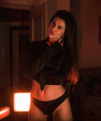 Сексуальная красотка с шикарной фигурой приглашает тебя в уютное гнездышко для незабываемых встреч. Я умею доставлять удовольствие и знаю, как порадовать мужчину. Позволь мне сделать твои фантазии реальностью! 1667, 25 лет