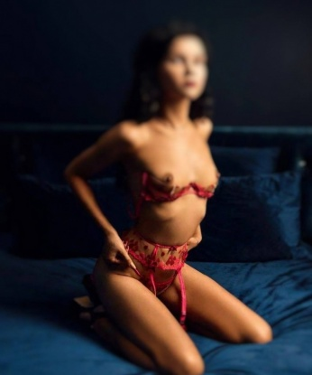 Сексуальная блондинка с шикарной фигурой приглашает в гости для интимных встреч мужчину, готового погрузиться в океан страсти и наслаждения. Жду именно тебя! 14693, 25 лет