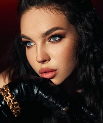 Молодая, стройная красотка приглашает в гости состоятельного мужчину. Гарантирую незабываемое время в моей компании. Фото мои, без обмана! 3183, 19 лет