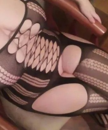 Сочная и страстная блондинка с аппетитной фигурой приглашает к себе на чашку кофе...и не только. Готова исполнить все твои желания и фантазии. Забудь обо всем, когда будешь со мной. 5830, 27 лет